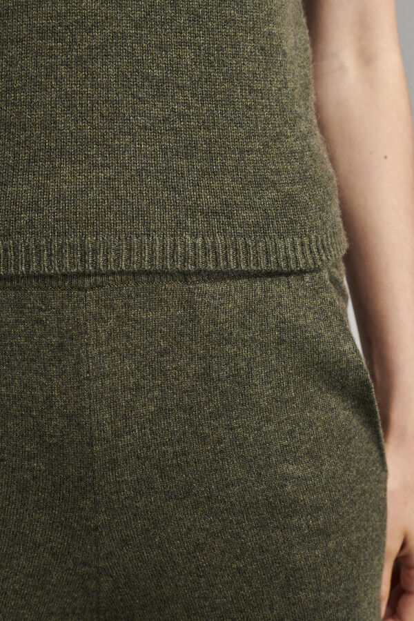 Gebreide top met diepe V-hals van biologisch cashmere image number 2