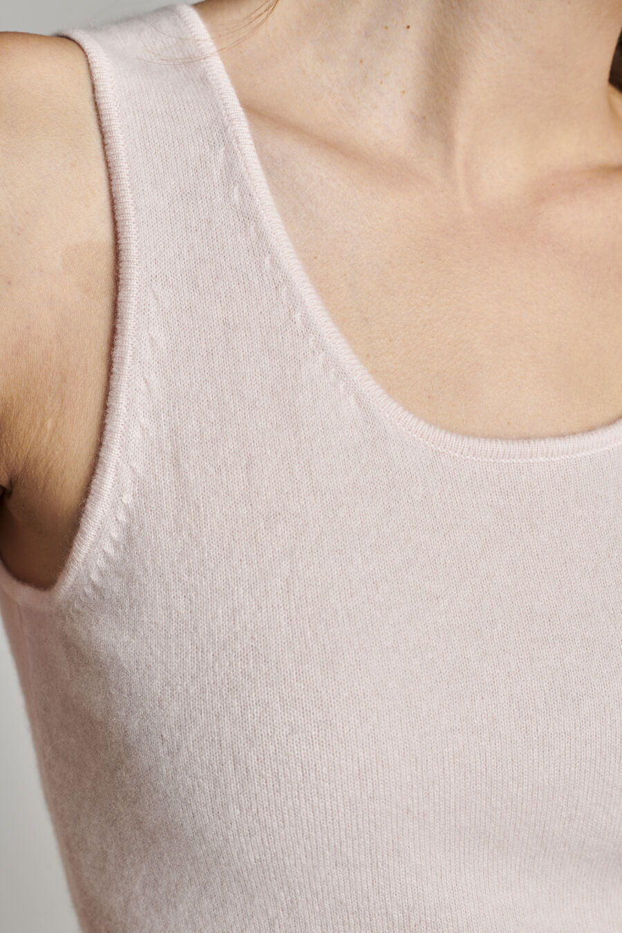 Gebreide cashmere top met ronde hals image number 2