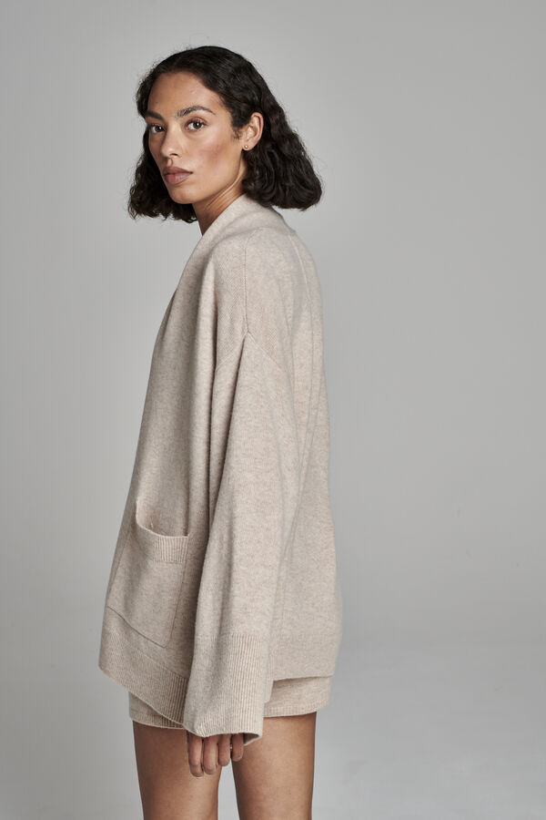 Open cashmere vest met wijde mouwen en zakken image number 6