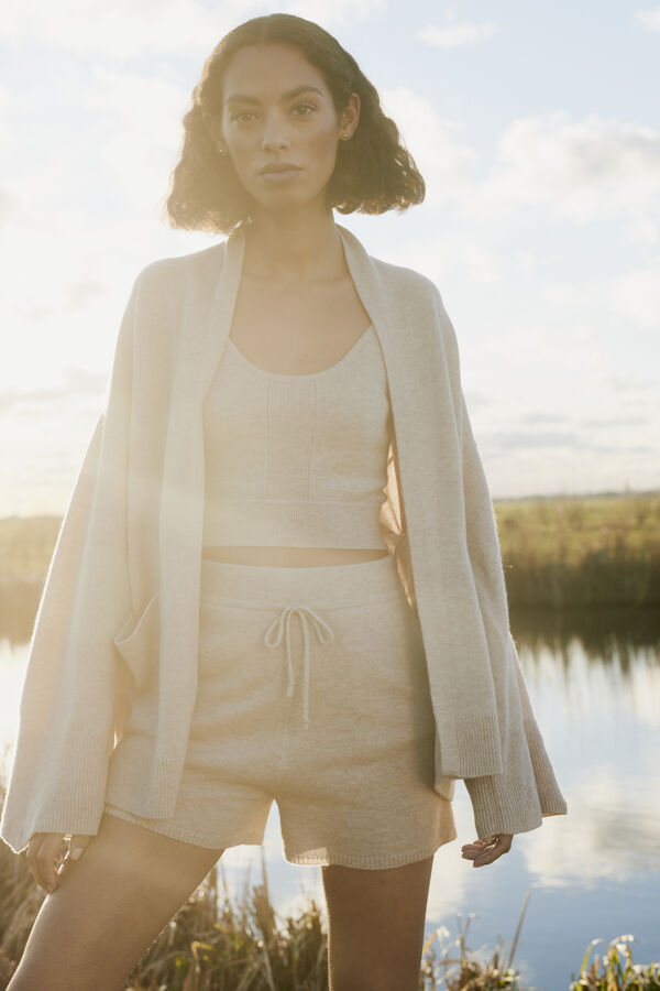 Open cashmere vest met wijde mouwen en zakken image number 7