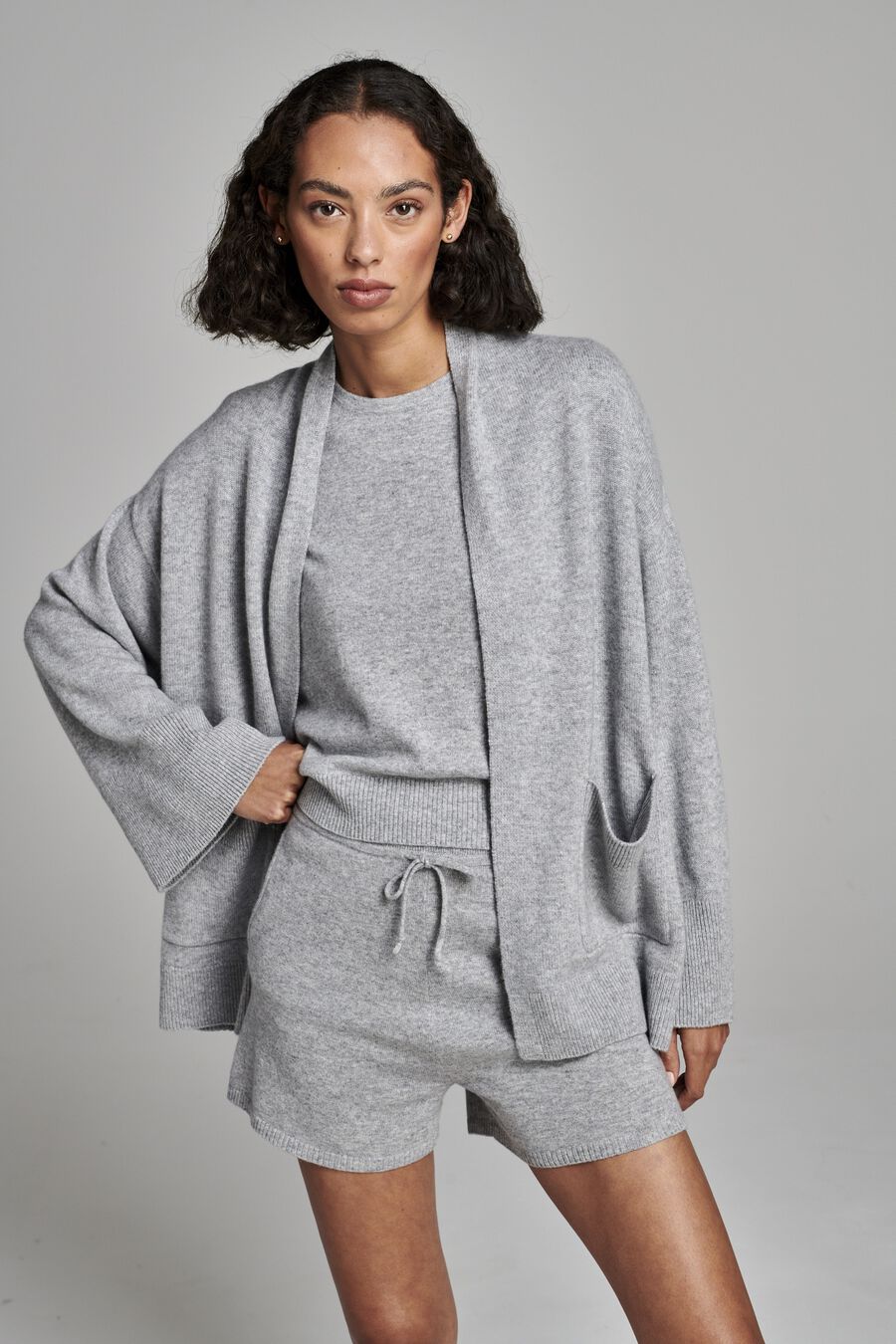 Cardigan ouvert en cachemire avec manches larges et poches image number 0