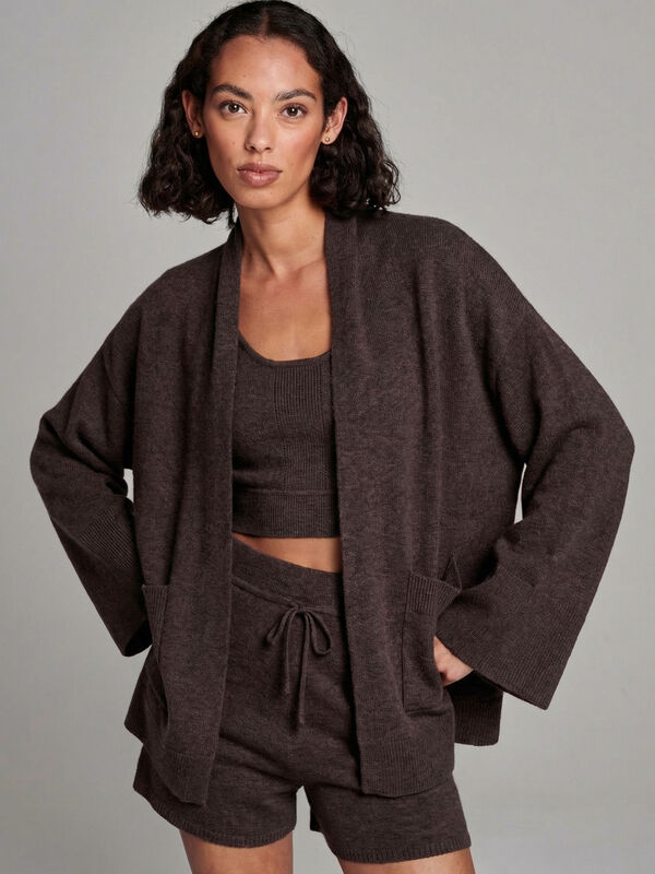Open cashmere cardigan with wide sleeves and pockets