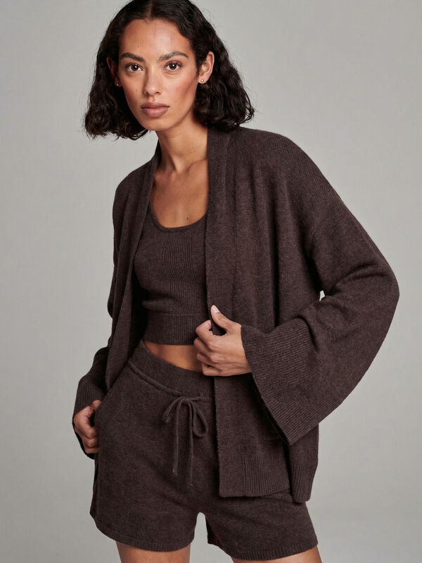 Open cashmere cardigan with wide sleeves and pockets
