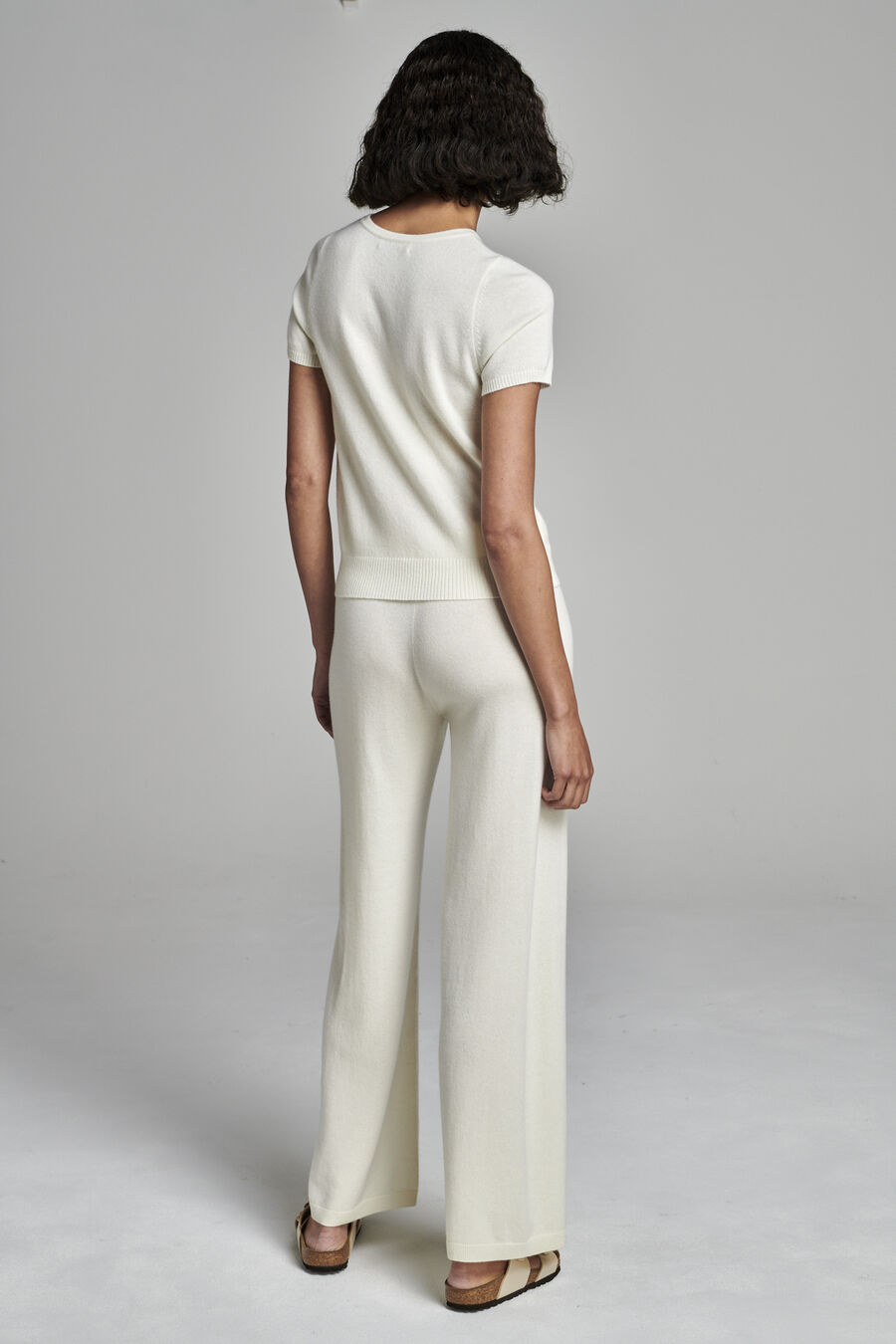 Fijn gebreid biologisch cashmere sweater met korte mouw image number 4