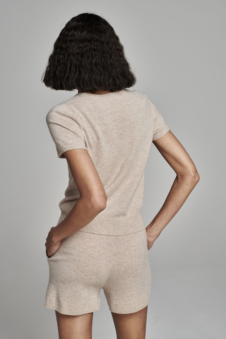 Cashmere knit shorts image number 4