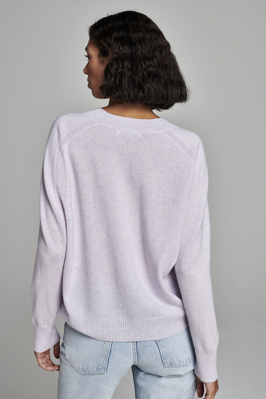 Loose fit kort vest van cashmere met V-hals image number 4