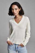 Loose fit cashmere V-neck sweater with ribbed details image number 1