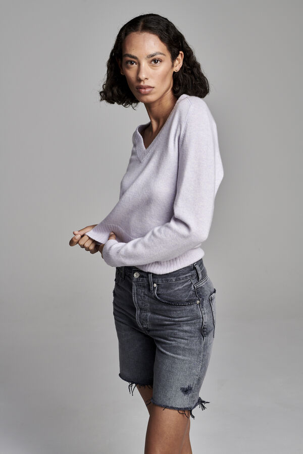 Losse cashmere V-hals trui met geribde details image number 6