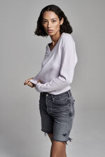 Loose fit cashmere V-neck sweater with ribbed details image number 6