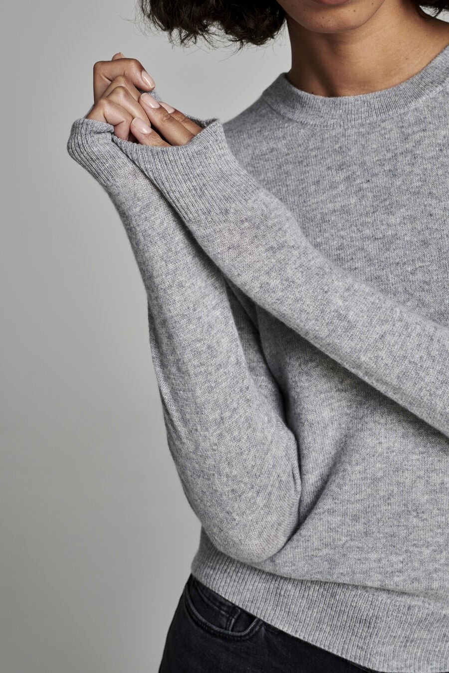 Lässiger Rundhals-Pullover aus Kaschmir image number 4