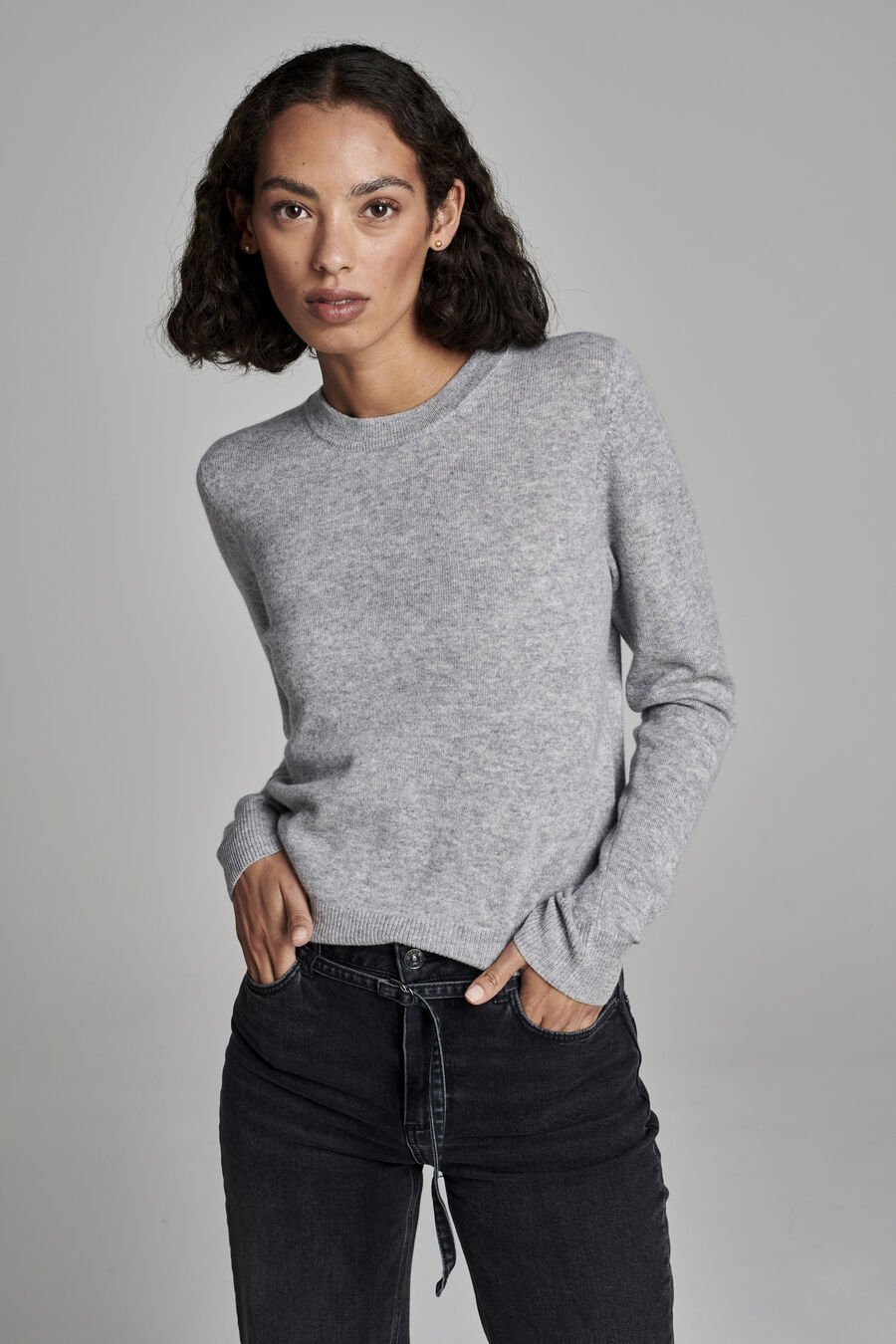 Lässiger Rundhals-Pullover aus Kaschmir image number 5