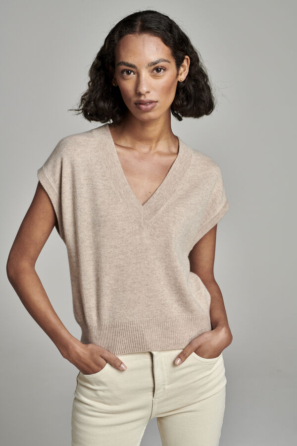 Cashmere knit top with deep V-neck