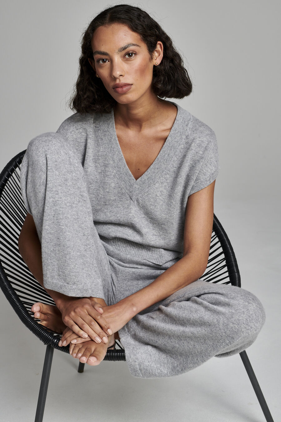 Cashmere knit top with deep V-neck image number 3