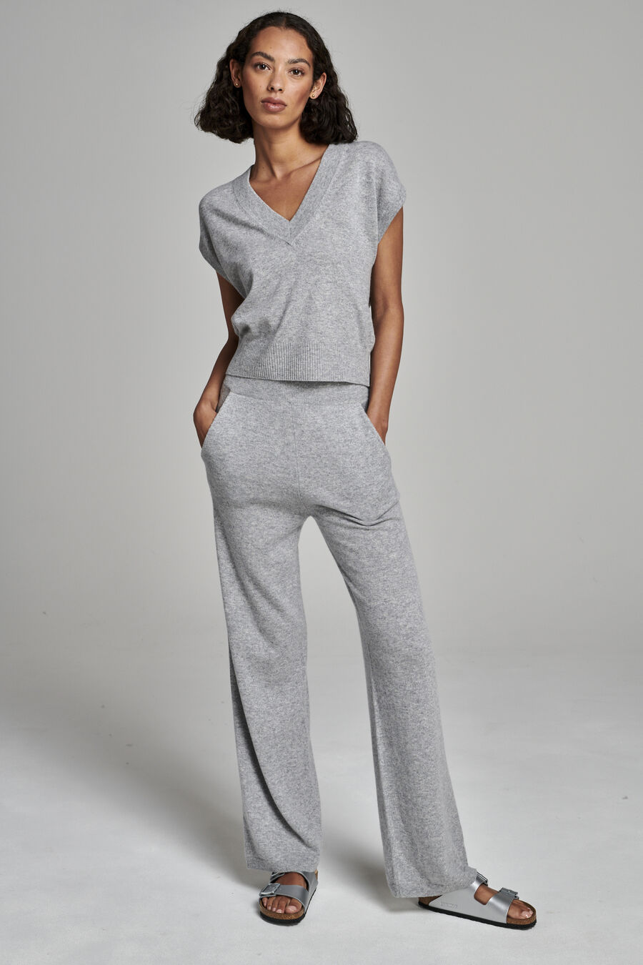 Cashmere knit top with deep V-neck image number 7