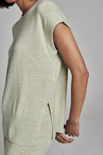 Sleeveless round neck cashmere sweater with side slits image number 3