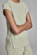 Sleeveless round neck cashmere sweater with side slits image number 7
