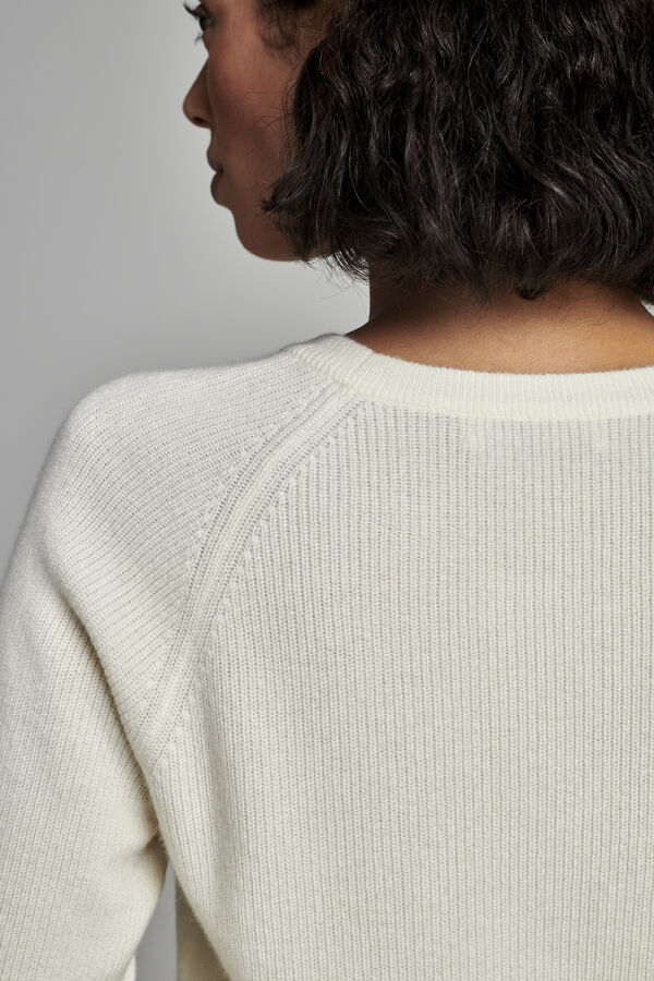 T-shirt en maille côtelée en cachemire côtelé  image number 6