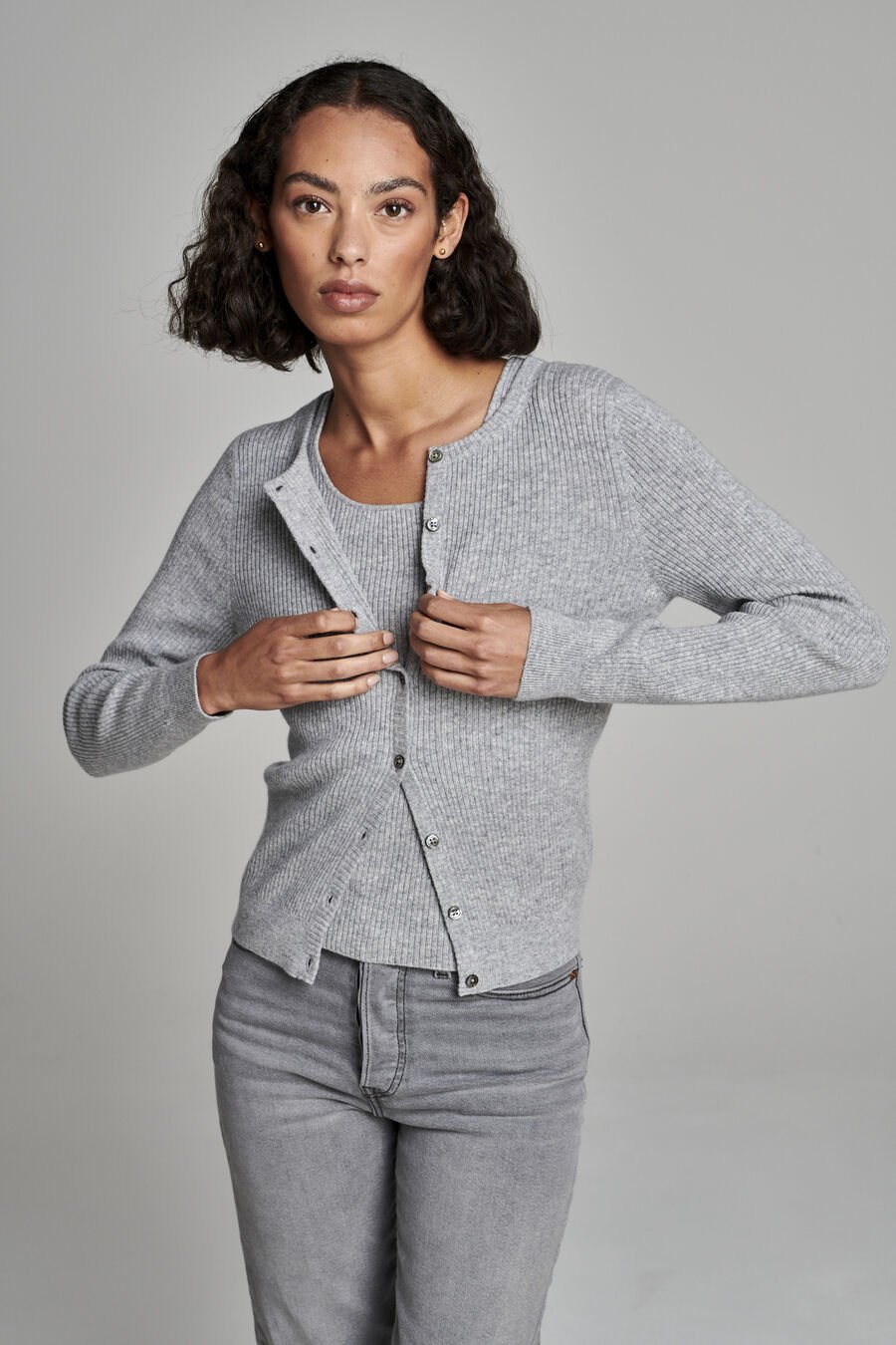 Fine rib knit cashmere round neck cardigan image number 3