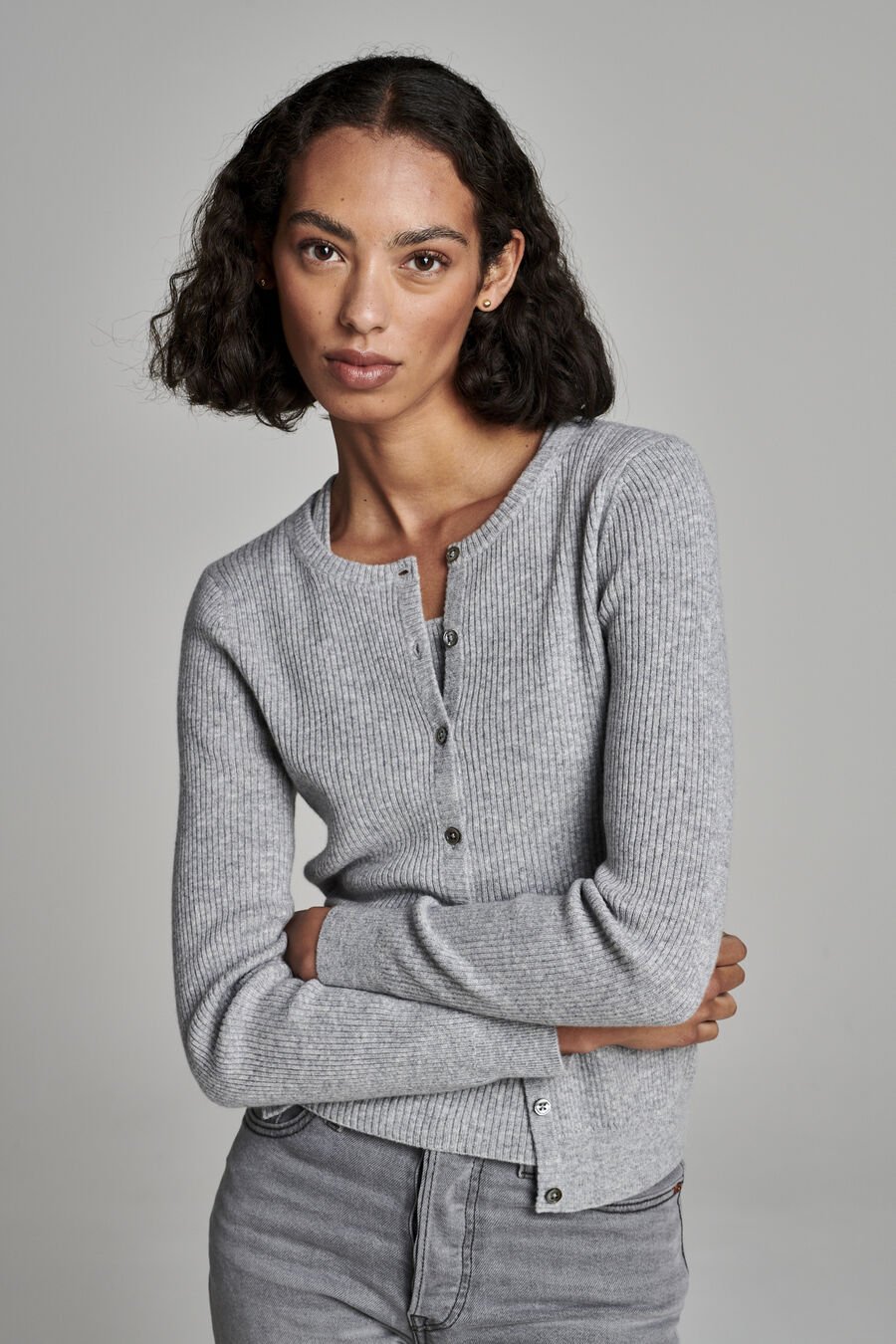 Fine rib knit cashmere round neck cardigan image number 4