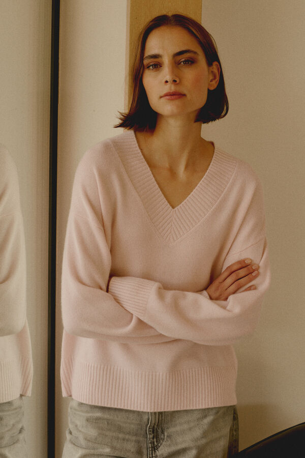 Deep V-neck organic cashmere sweater image number 5