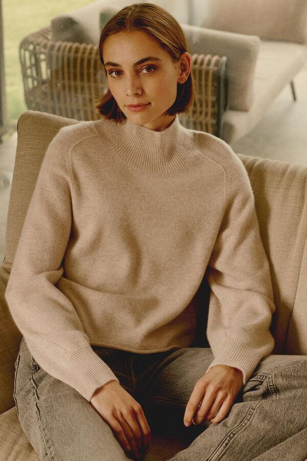 Cashmere trui met opstaande kraag en pofmouwen image number 4