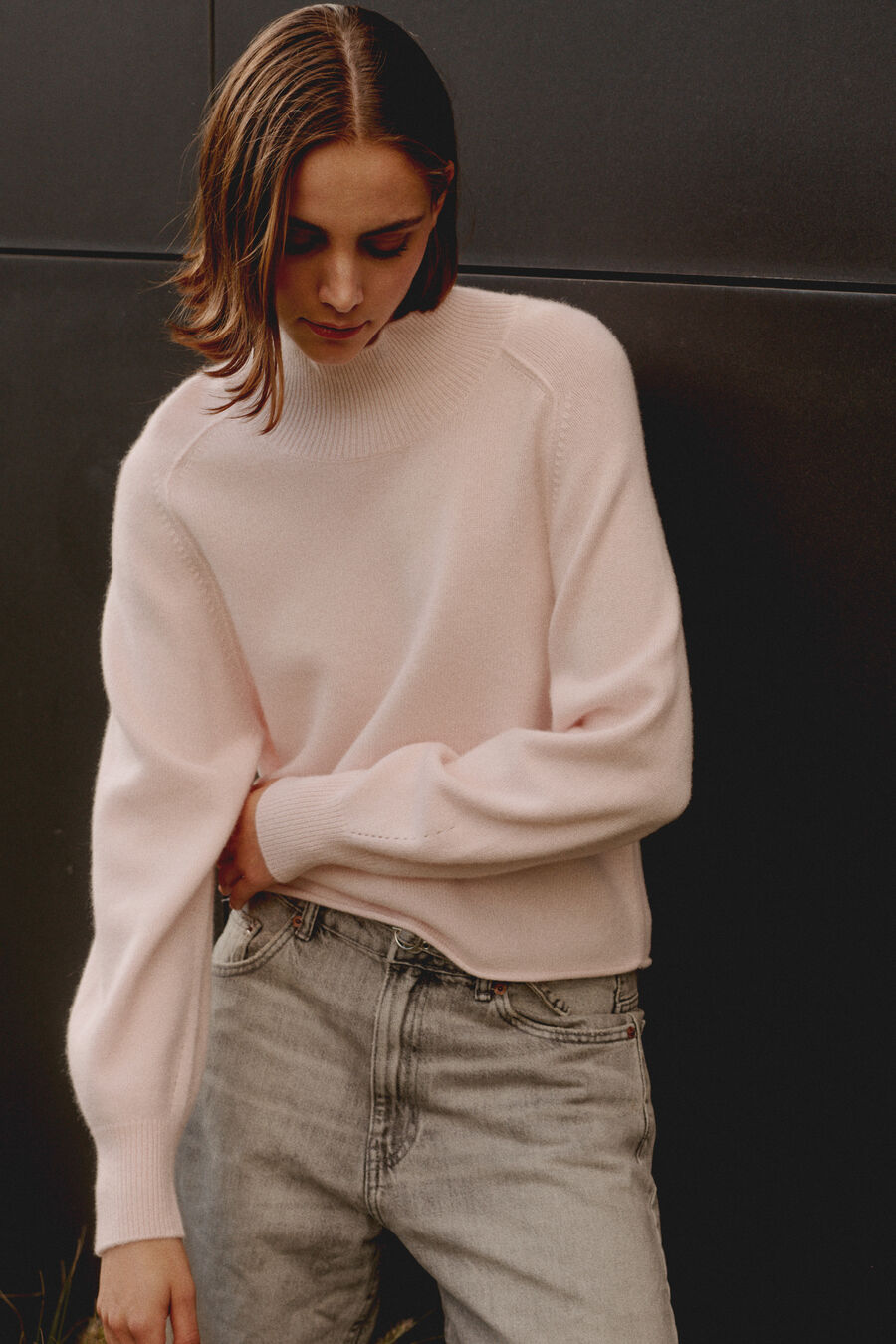 Cashmere trui met opstaande kraag en pofmouwen image number 1