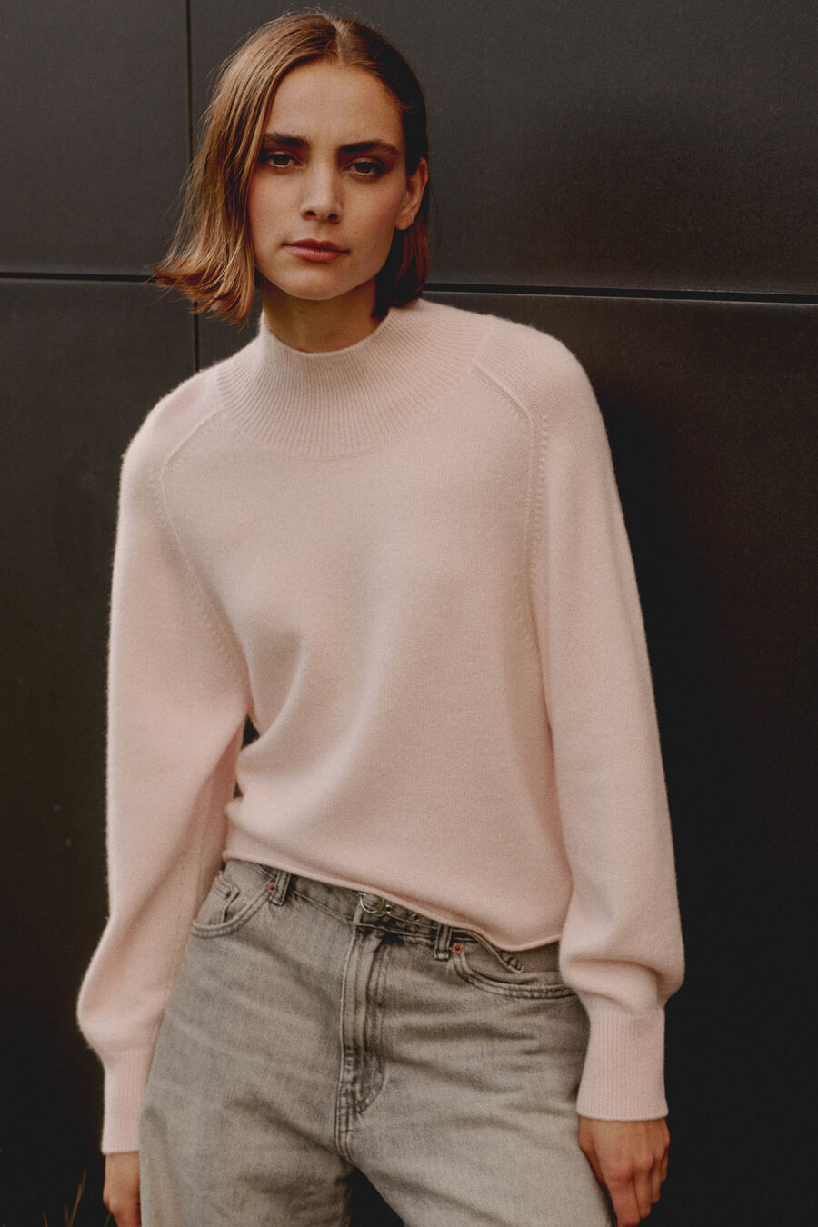 Cashmere trui met opstaande kraag en pofmouwen image number 5