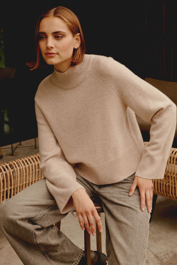 Cashmere trui met hoge kraag en wijde mouwen image number 4