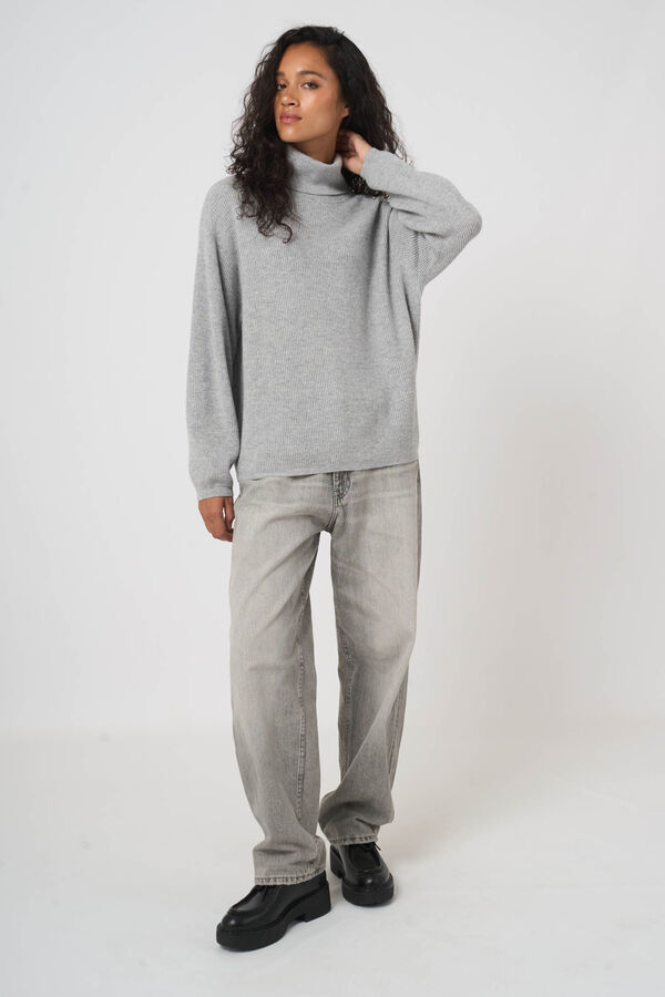 Oversized rib knit turtleneck sweater image number 2