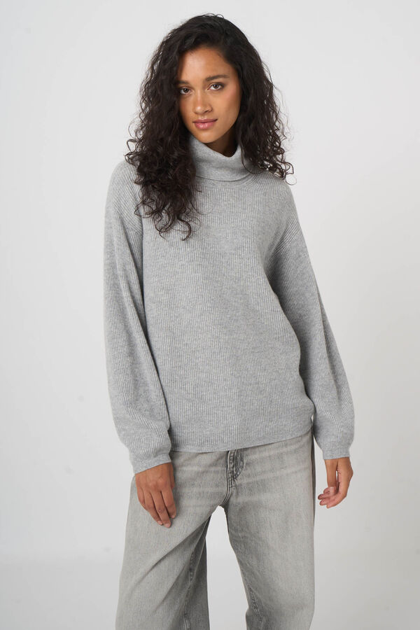 Oversized rib knit turtleneck sweater image number 3