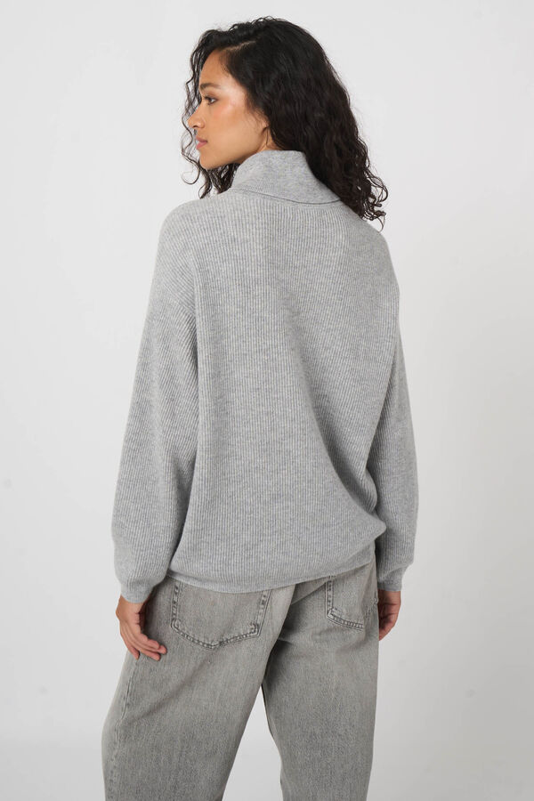 Oversized rib knit turtleneck sweater image number 4