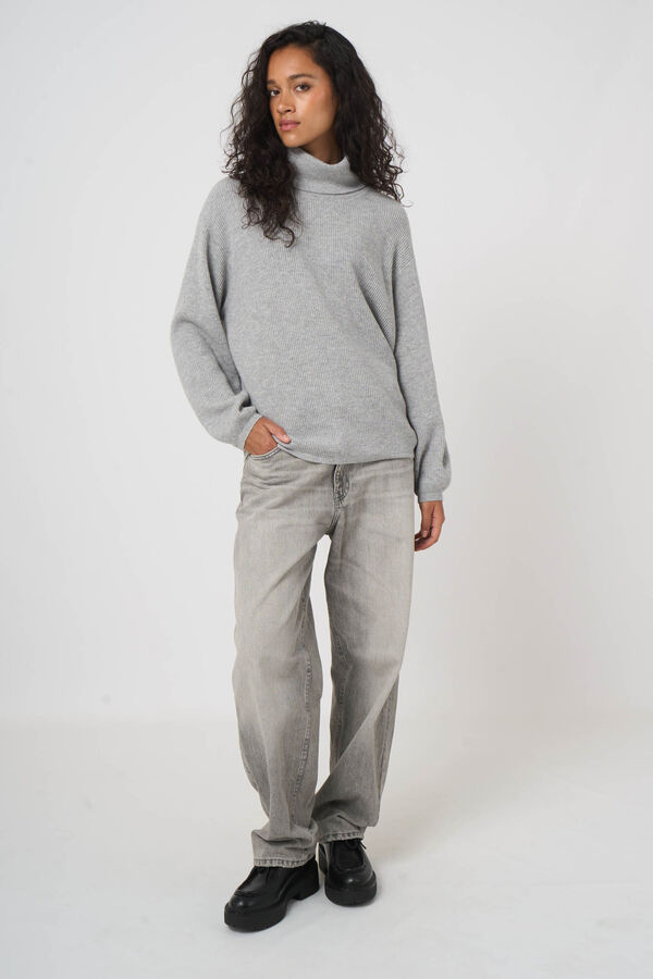 Oversized rib knit turtleneck sweater image number 5