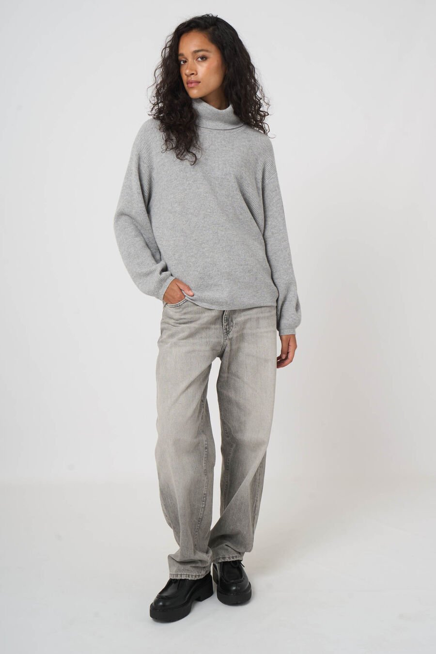 Oversized ribgebreide coltrui  van biologische cashmere image number 5