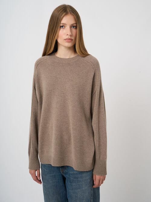 Casual organic cashmere sweater with round neck