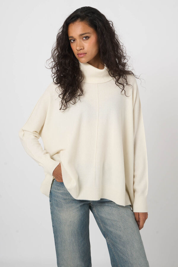 Turtleneck sweater with wide a-line silhouette image number 0