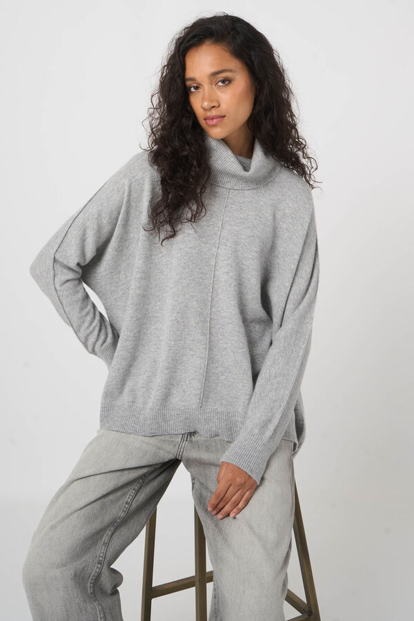 Turtleneck sweater with wide a-line silhouette image number 3