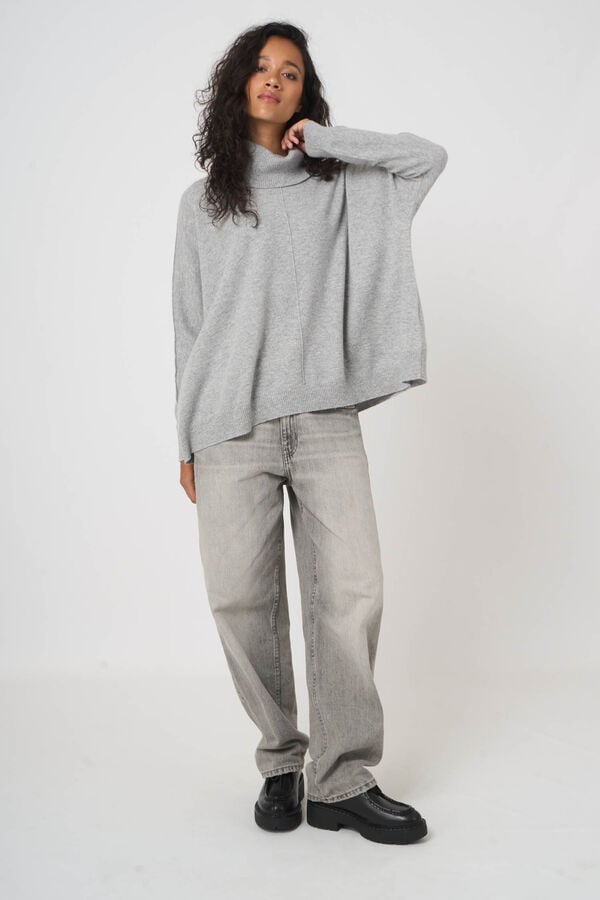 Turtleneck sweater with wide a-line silhouette image number 5