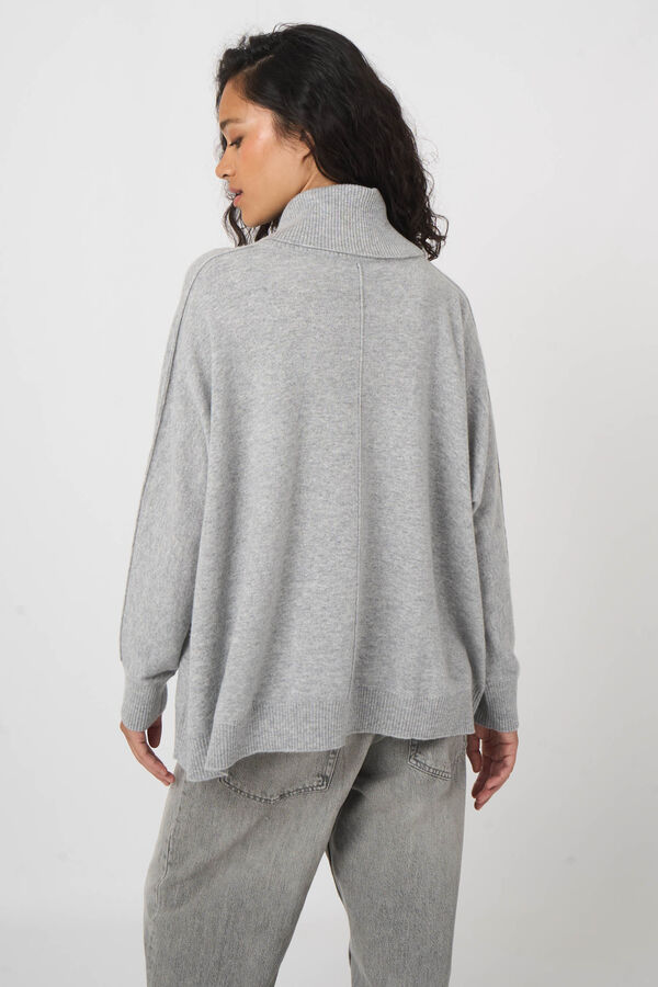 Turtleneck sweater with wide a-line silhouette image number 8