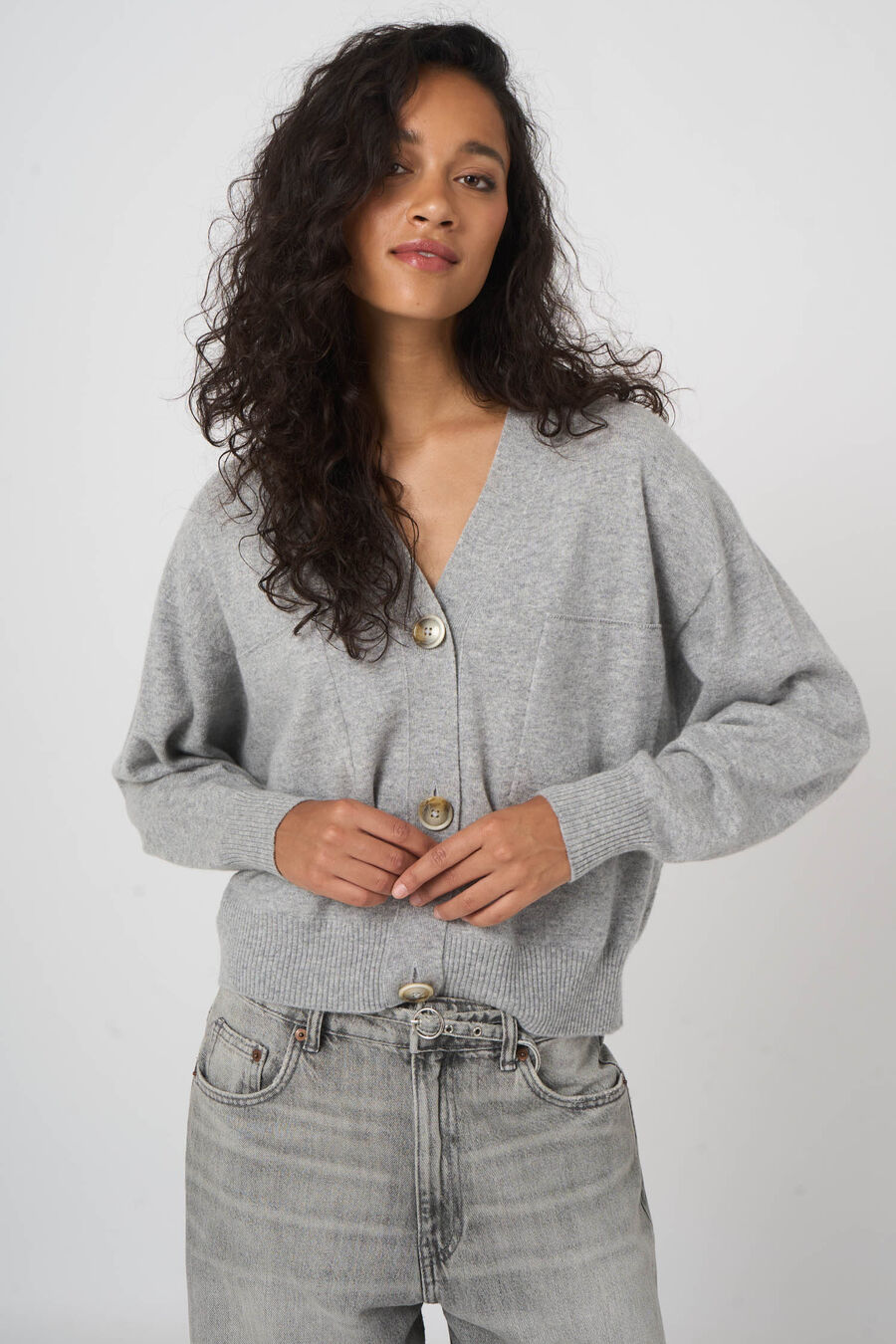 Seamless v-hals vest van organisch kasjmier image number 4