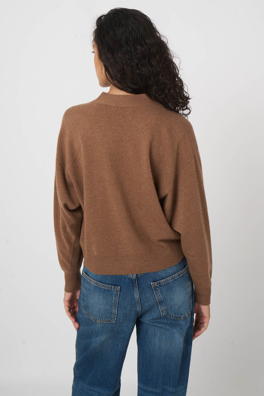 Seamless v-hals vest van organisch kasjmier image number 6
